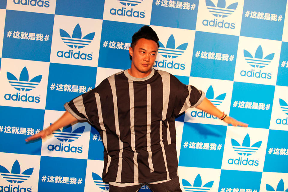 陳奕迅自2011年開始為Adidas代言人，於新疆棉爭議中宣佈解約