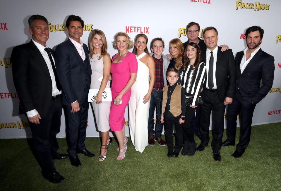 Lori Loughlin poses with her "Fuller House" castmates at the show's premiere on February 16, 2016 in Los Angeles.