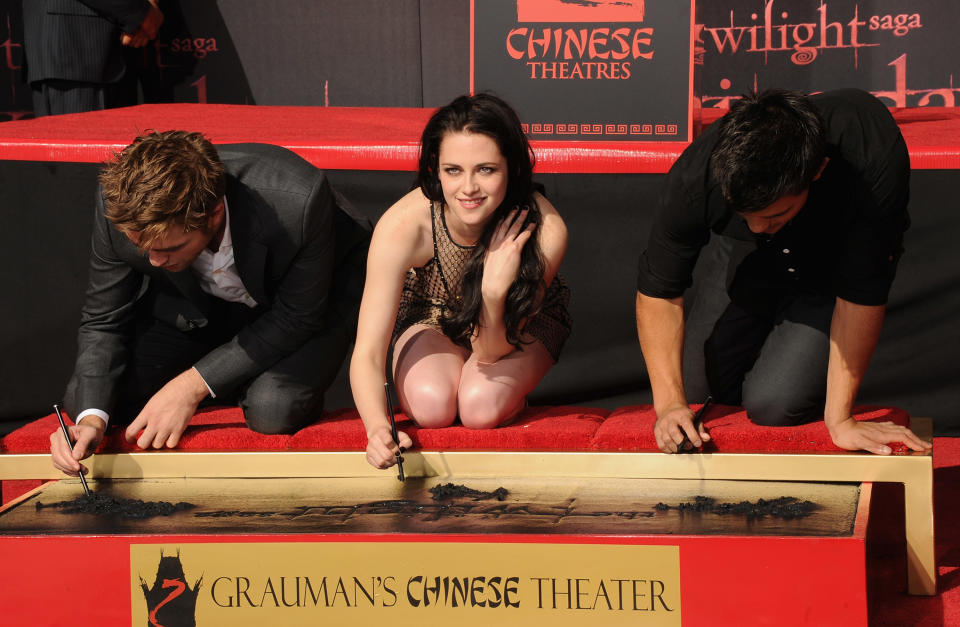 Kristen Stewart, Robert Pattinson & Taylor Lautner Immortalized With Hand And Footprint Ceremony At Grauman's Chinese Theatre