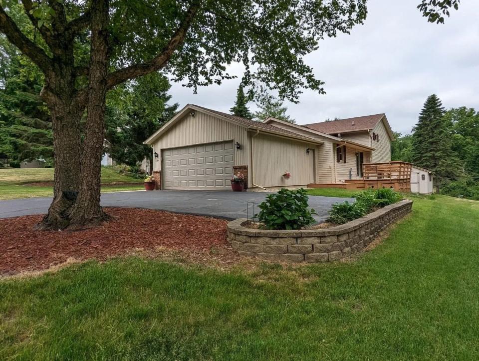 This home at 684 Dover Court in Lake Summerset sold for $215,000 on July 25, 2023.