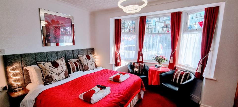 Expect an en-suite shower, television and a ‘generous hospitality tray' (The Toulson Court)