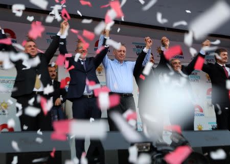 Turkish President Tayyip Erdogan and other members of his ruling AK Party (AKP) hold up hands during a rally in Mardin, capital of Mardin province in southeastern Turkey, June 20, 2018. REUTERS/Goran Tomasevic