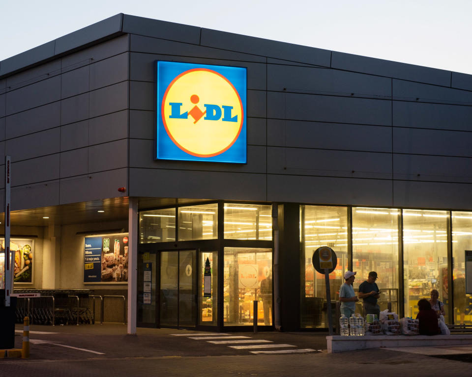 Lidl mischt seit einigen Jahren auf dem Markt der Mobilfunkanbieter mit. (Bild: Getty Images)