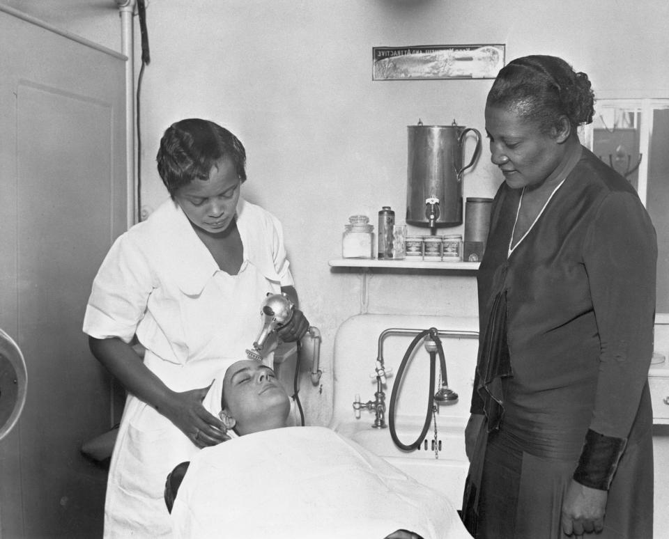 Harlem, New York: A'Lelia Walker is shown supervising a facial in one of Madam C.J. Walker's many beauty parlors. (Photo: Bettmann via Getty Images)