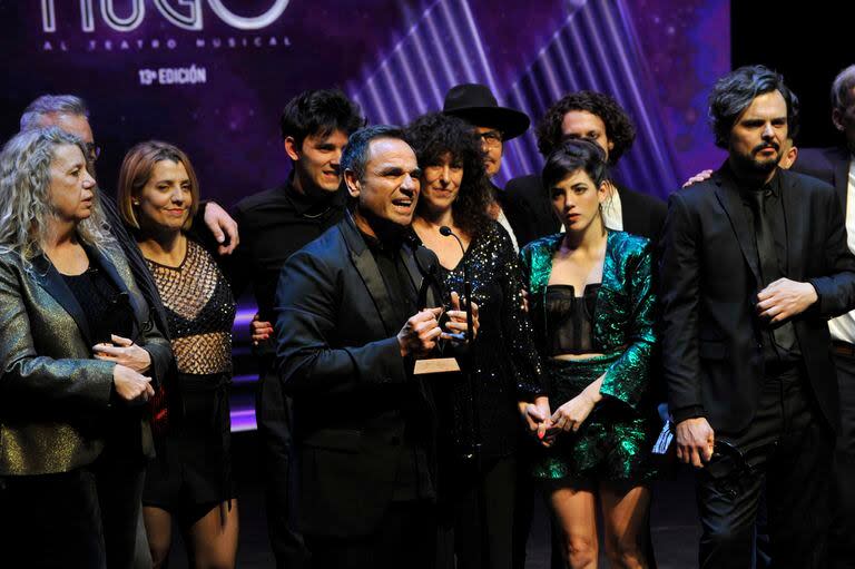 Pablo Del Campo y todos los artistas de Querido Evan, con su premio al mejor musical