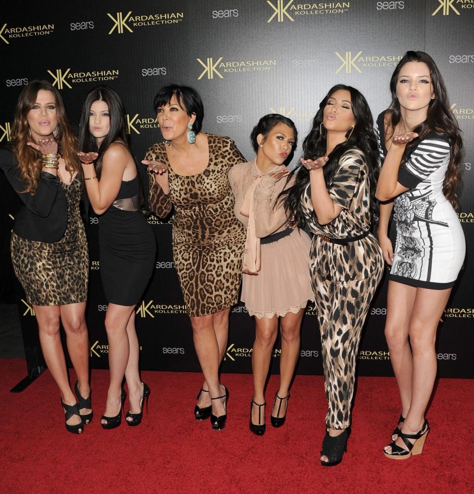  (L-R) Khloe Kardasian, Kylie Jenner, Kris Kardashian, Kourtney Kardashian, Kim Kardashian, and Kendall Jenner
