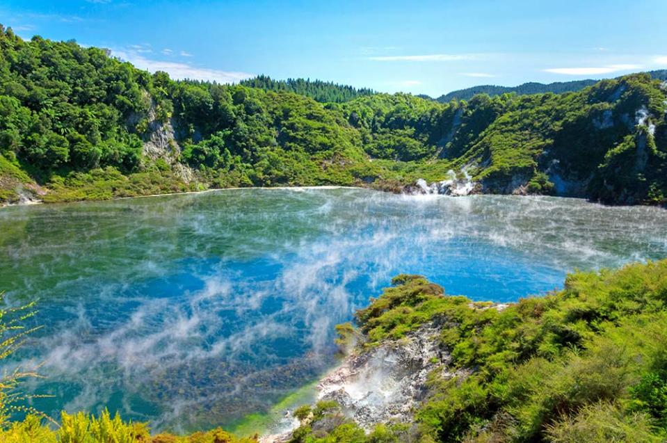 煎鍋湖是世界上最大的溫泉湖（Image Source : Getty Creative）