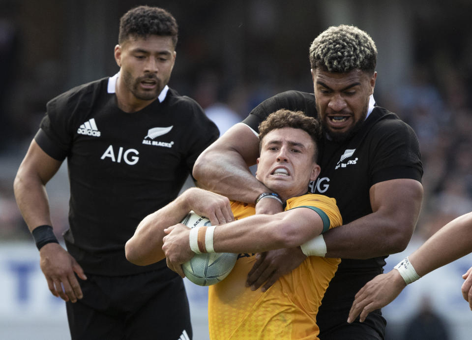 New Zealand's Hoskins Sotutu, right, tackles Australia's Tom Banks during the second Bledisloe Rugby test between the All Blacks and the Wallabies at Eden Park in Auckland, New Zealand, Sunday, Oct. 18, 2020. (AP Photo/Mark Baker)
