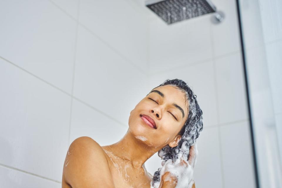 Washing up in a bowl can save £25 a year (iStock)