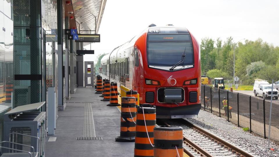 A Stadler FLIRT train arrives at South Keys station during ongoing training and testing for Ottawa's newly extended north-south Trillium Line. 