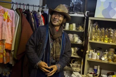 Yoshiyuki Matsuura, a regular customer, visits a friend's indoor secondhand clothes store at Boroichi flea market in Tokyo December 16, 2014. REUTERS/Thomas Peter