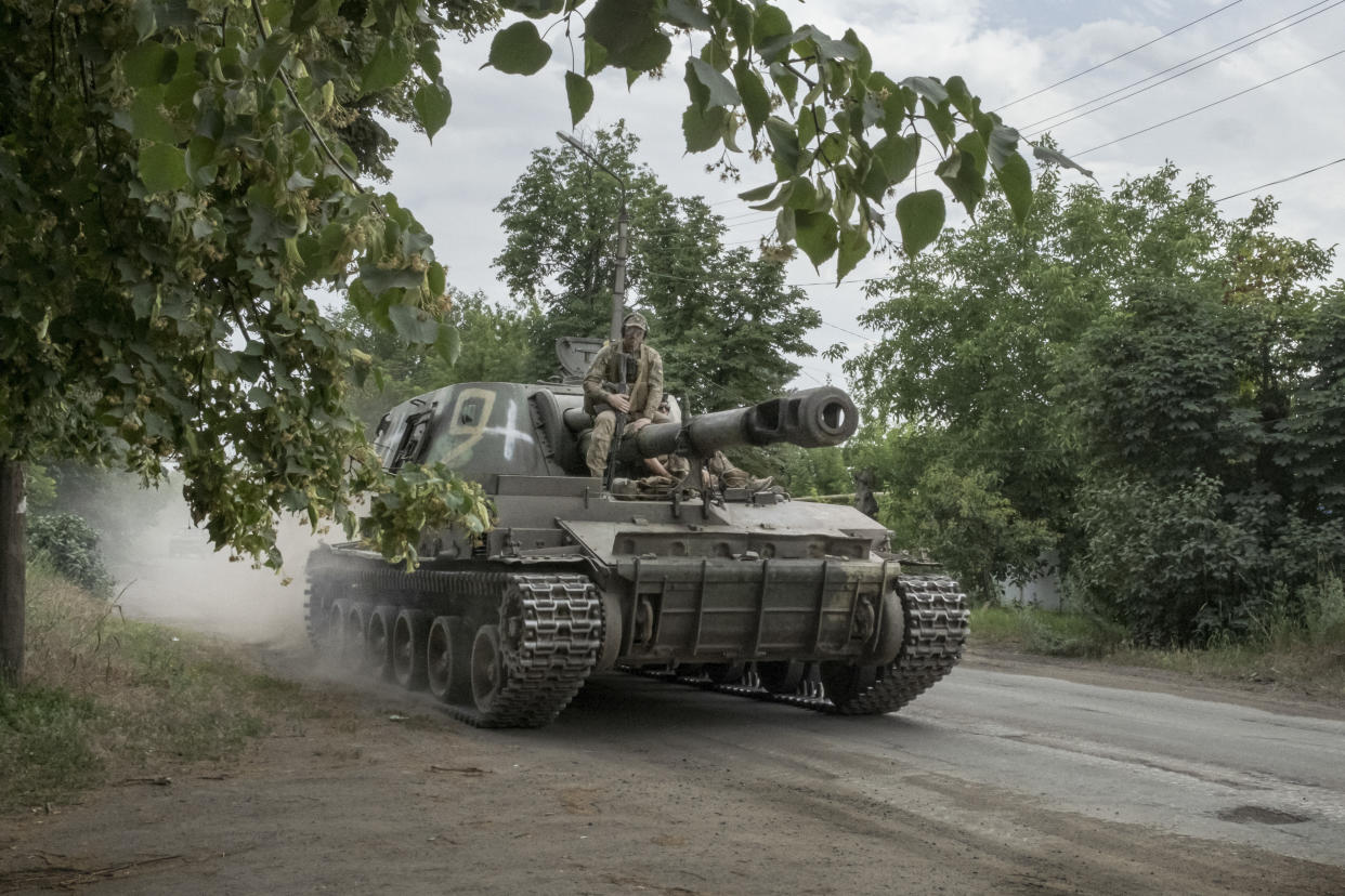 Un tanque ruso destruido en Novodarivka, Ucrania, el 6 de julio de 2023. (David Guttenfelder/The New York Times)
