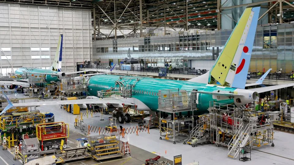 El Nuevo CEO de Boeing está Haciendo Cambios lentos en su primer día de trabajo