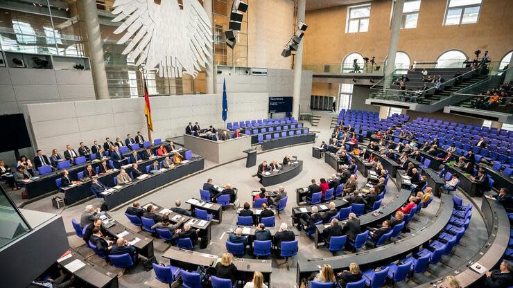 In Sitzungswochen des Bundestags kommen viele Menschen auf engem Raum zusammen: Ideale Voraussetzungen für die Verbreitung des Corona-Virus. Foto: dpa