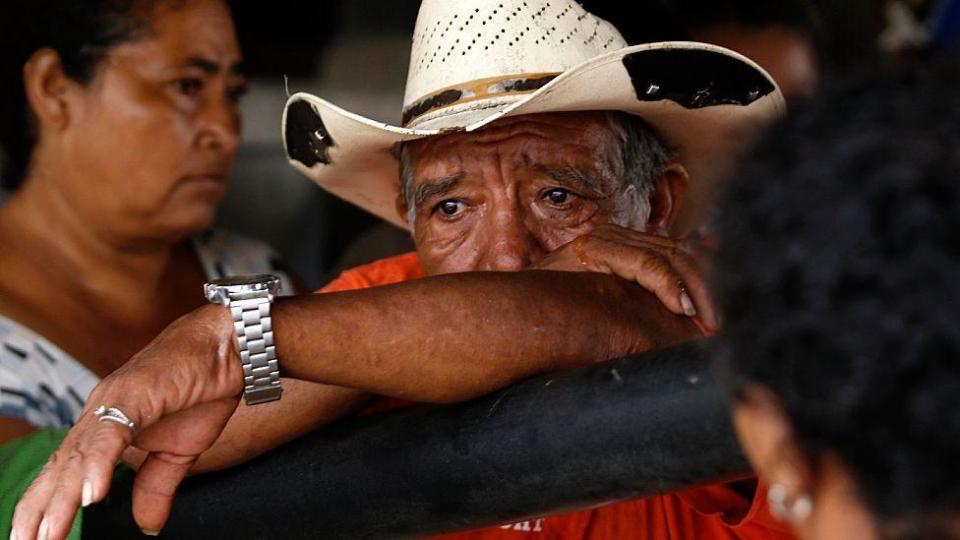 Hombre rescatado tras el huracán Iota