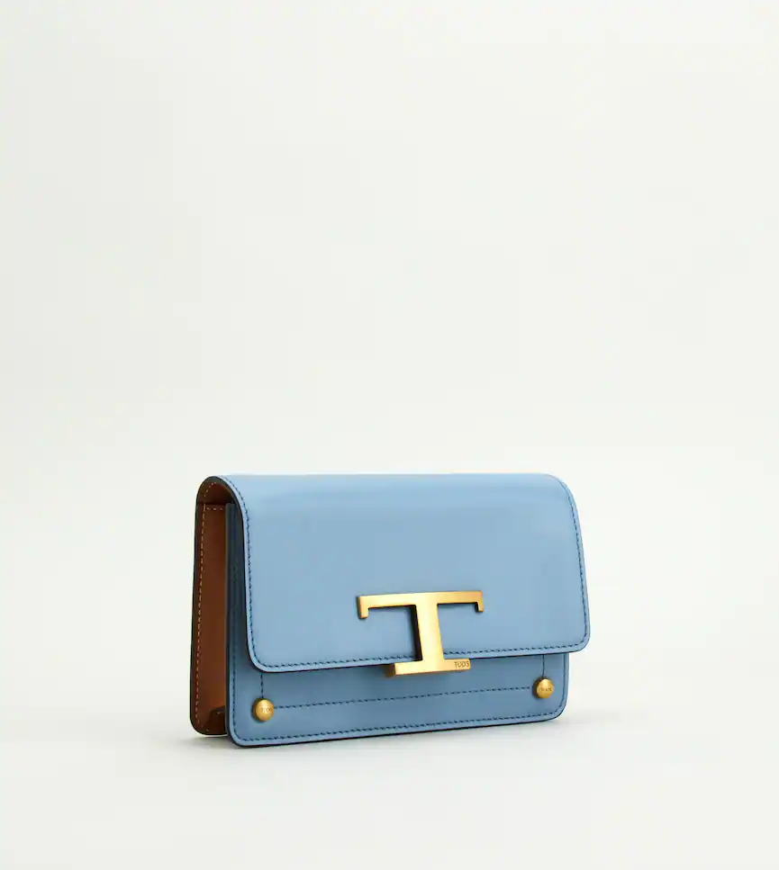 T Timeless天空藍腰包，NT$39,900。（迪生提供）