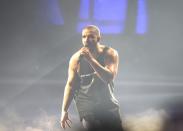 <p>Den Hit des Jahres lieferte niemand geringeres ab als Drake. Zusammen mit Wizkid und Kyla gewann er die Trophäe mit ‘One Dance’. Keiner der drei war vor Ort, um den ECHO entgegenzunehmen. (Foto: WENN) </p>