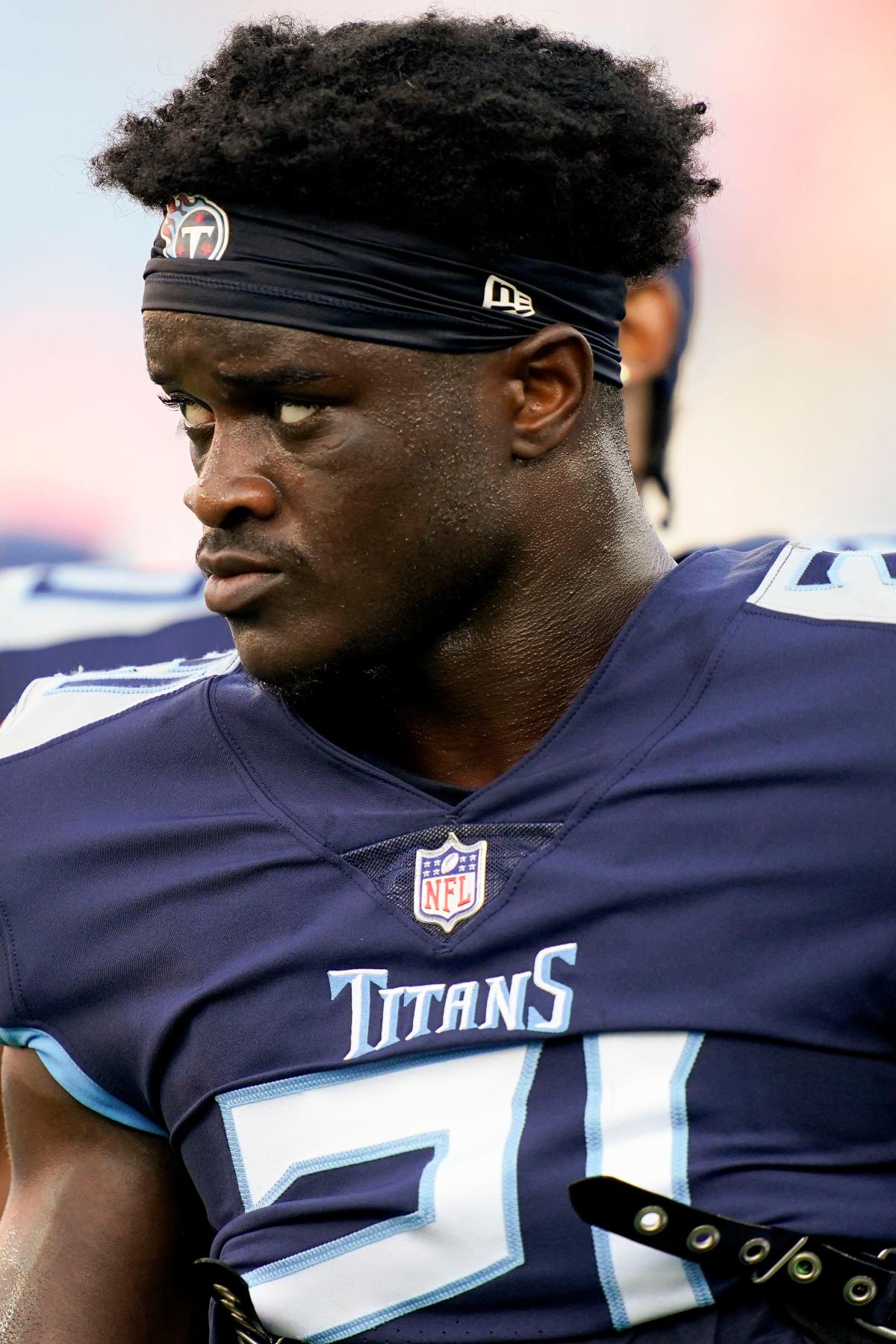 Tennessee Titans cornerback Roger McCreary (21) plays against the