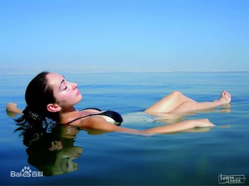 死海為國際著名旅遊勝地，每年都吸引無數旅客來此度假！（圖／翻攝自百度百科）