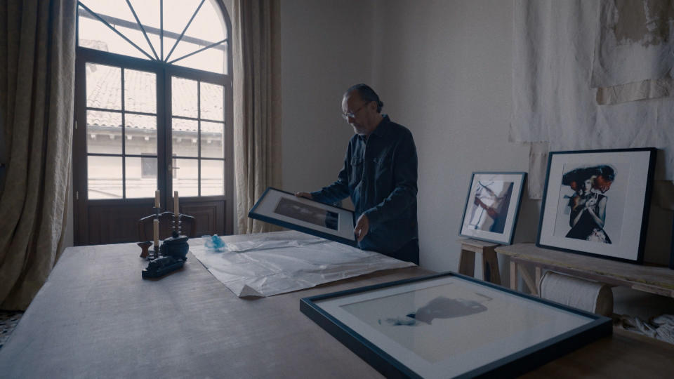 Paolo Roversi in the “Paolo Roversi. Il sentimento della luce” documentary.