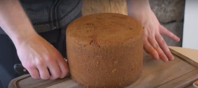 This man used the earth as an oven to bake bread, and we are in awe