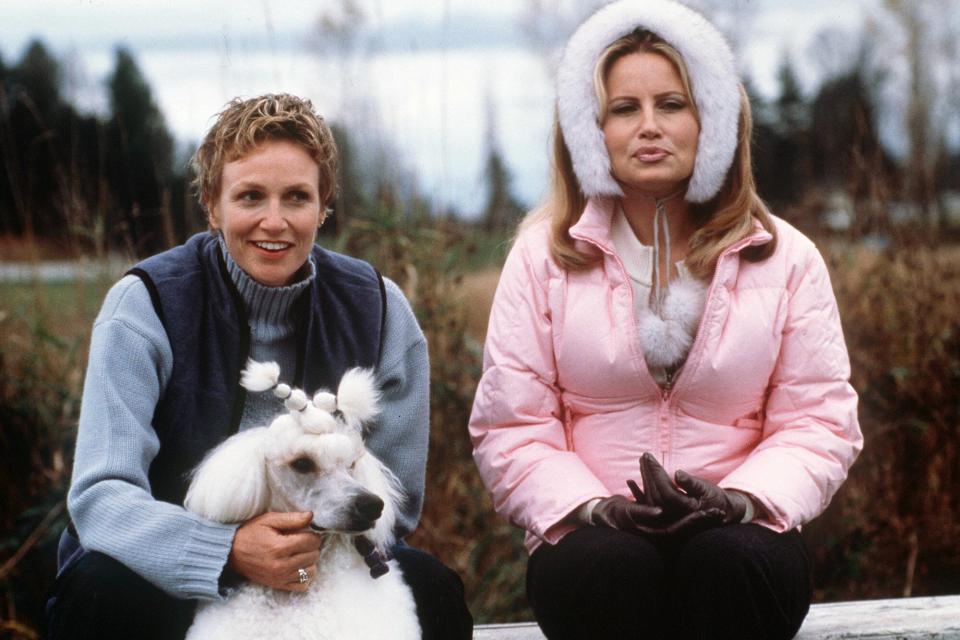 370100 03: Jane Lynch as Christy Cummings, left, and Jennifer Coolidge as Sherri Ann Ward with "Rhapsody In White" star in Castle Rock Entertainment's film, "Best In Show." (Photo by Doane Gregory/Online USA)