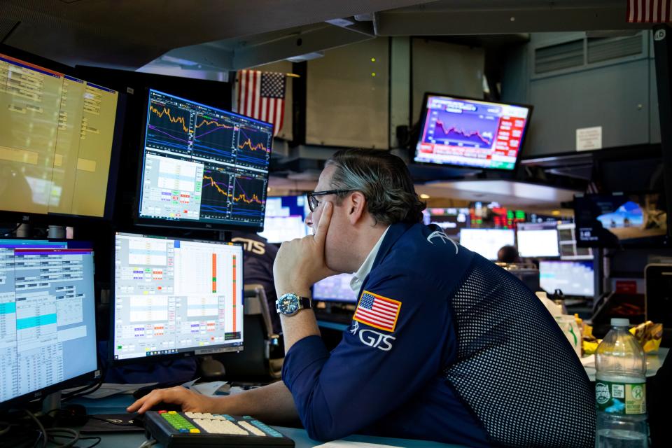 A trader works on the floor of the New York Stock Exchange NYSE in New York, the United States, April 26, 2022.  U.S. stocks plunged on Tuesday with the tech-heavy Nasdaq closing down nearly 4 percent, as heavy selling intensified on Wall Street.   The Dow Jones Industrial Average tumbled 809.28 points, or 2.38 percent, to 33,240.18. The S&P 500 fell 120.92 points, or 2.81 percent, to 4,175.20. The Nasdaq Composite Index shed 514.11 points, or 3.95 percent, to 12,490.74. (Photo by Michael Nagle/Xinhua via Getty Images)