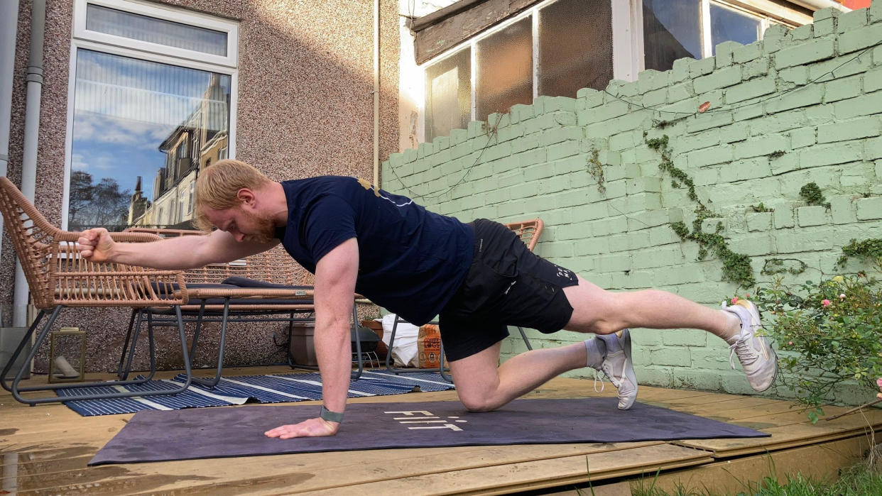  Fit & Well fitness writer Harry Bullmore performing a bird dog as part of the McGill Big Three core exercises. 