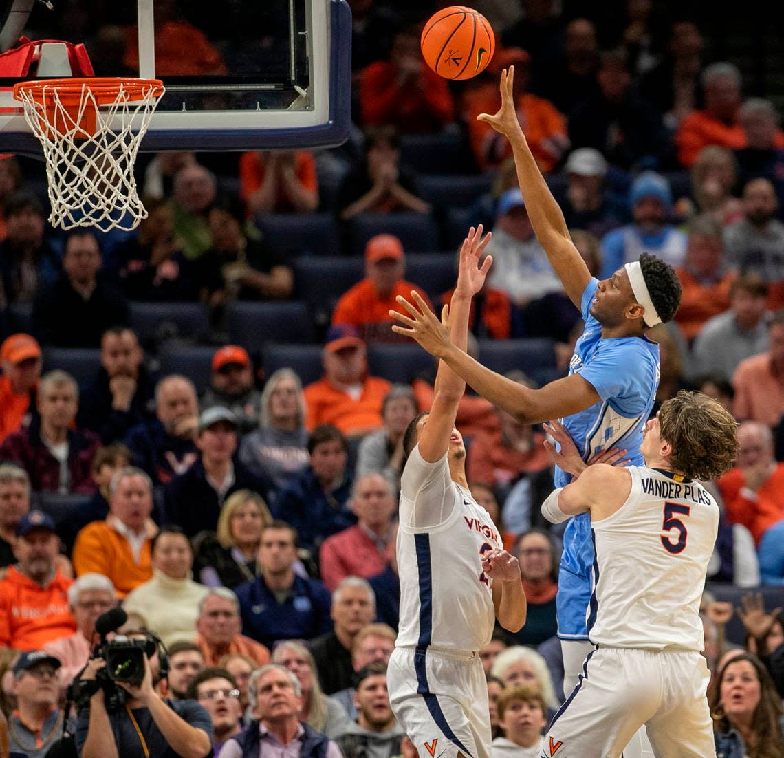 North Carolina’s Jalen Washington (13) puts up a shot over Virginia’s Reece Beekman (2) in the first half on Tuesday, January 10, 2023 at John Paul Jones Arena in Charlottesville, Va.