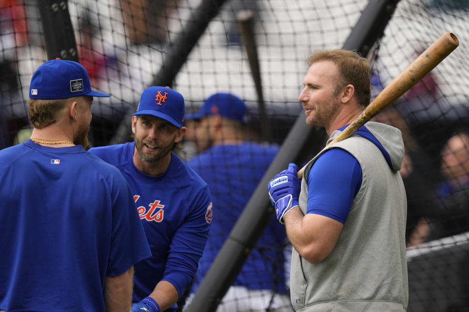 New York Mets Pete Alonso, right, during a workout day at the London stadium in London, Friday, June 7, 2024. New York Mets will play games against Philadelphia Phillies at the stadium on June 8 and June 9. (AP Photo/Kirsty Wigglesworth)