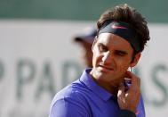 Roger Federer of Switzerland reacts during his men's quarter-final match against his compatriot Stan Wawrinka during the French Open tennis tournament at the Roland Garros stadium in Paris, France, June 2, 2015. REUTERS/Vincent Kessler