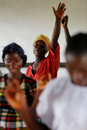 Churchgoers pray at a church where evangelist and ex-combatant Joshua Milton Blahyi preaches in Grand Gedeh, Liberia, July 3, 2016. REUTERS/Thierry Gouegnon