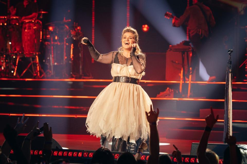 kelly clarkson at her las vegas residency