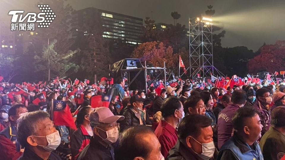 國民黨候選人王鴻薇今（7）日晚間在榮星花園舉辦勝利之夜造勢大會。（圖／林恩如攝）