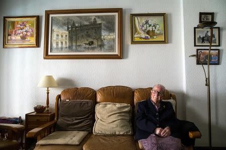 Esperanza Fernandez, 103, poses for a portrait in the living room of her home in Salamanca, central Spain, October 21, 2016. REUTERS/Andrea Comas/Files