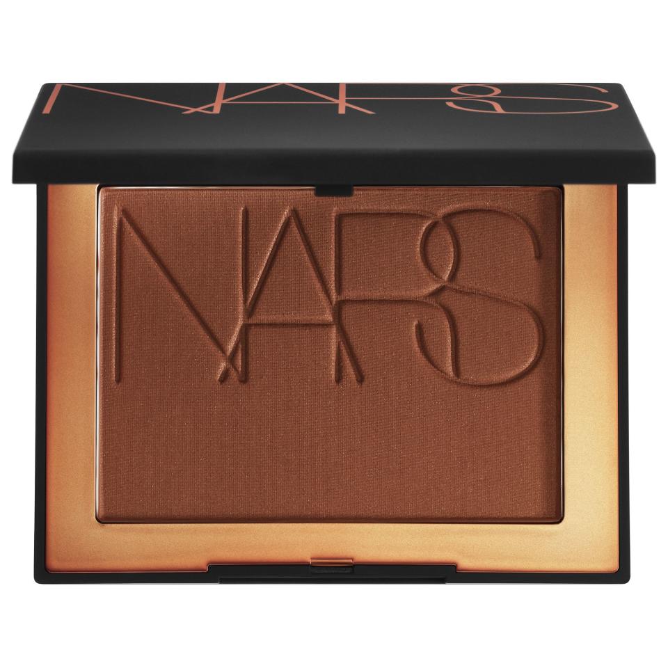 Bronzer Powder in Laguna<p>sephora.com</p><p>$38.00</p><p><a href="https://go.redirectingat.com?id=74968X1596630&url=https%3A%2F%2Fwww.sephora.com%2Fproduct%2Fbronzing-powder-P12790&sref=https%3A%2F%2Fwww.countryliving.com%2Fshopping%2Fa39113264%2Fchristie-brinkley-beauty-tips-products%2F" rel="sponsored" target="_blank" data-ylk="slk:Shop Now;elm:context_link;itc:0;sec:content-canvas" class="link ">Shop Now</a></p><span class="copyright">sephora.com</span>