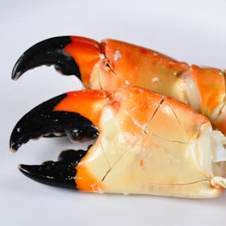 Image of stone crab claws courtesy of iStockphoto/mgturner