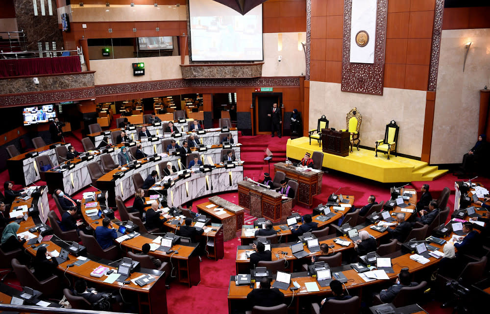 The Selangor State Legislative Assembly sitting in Shah Alam July 13, 2020. Their statement followed a similar pledge by Selangor Mentri Besar Datuk Seri Amirudin Shari last week in seeking the consent of the Sultan of Selangor to reconvene the state legislative assembly in the shortest time possible. — Bernama pic