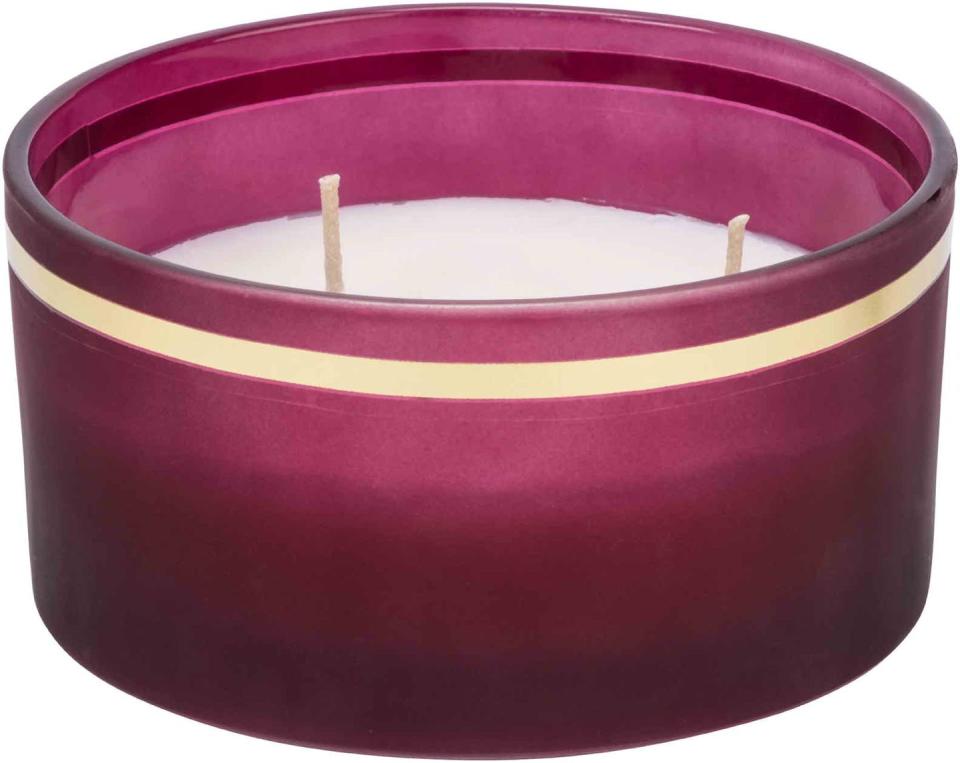 <p>In Lidl's new homeware range you'll also find a selection of affordable scented candles. Choose from berry red, green or a grey glass jar. </p>