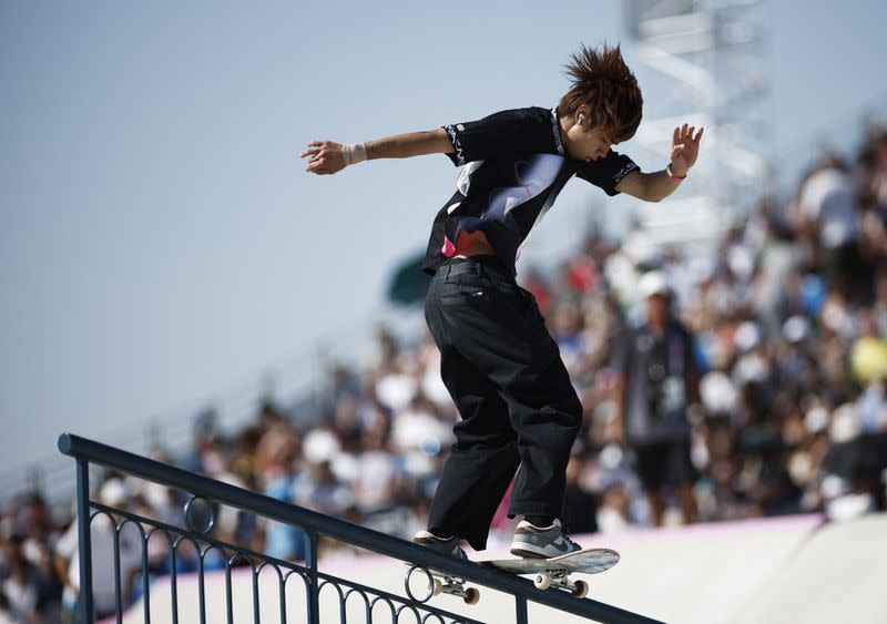 Foto del japonés Yuto Horigome en la final del skateboarding de calle masculino