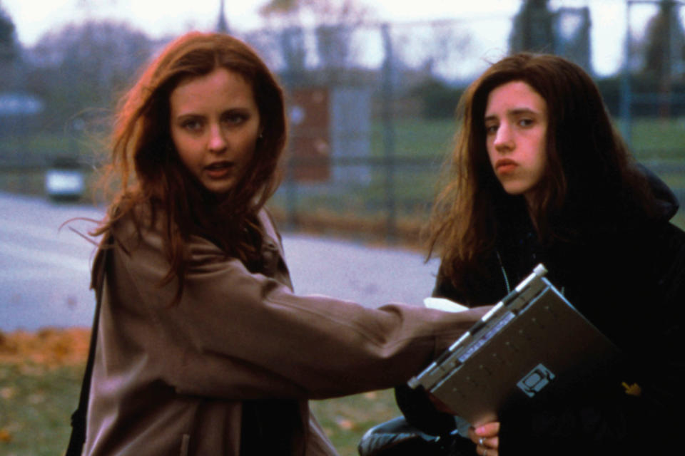 GINGER SNAPS, Katharine Isabelle, Emily Perkins, 2000. ©Unapix Entertainment/courtesy Everett Collection