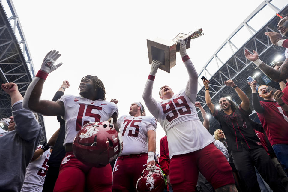 Washington State reclaims Apple Cup with late stand to top Washington