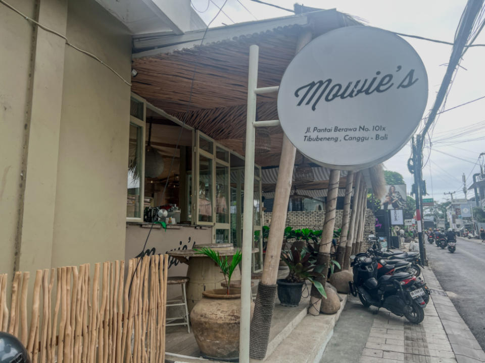 Canggu Cafes - Mowie's Shopfront