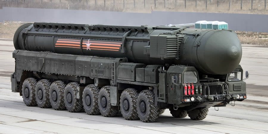 Self-propelled launcher of the RS-24 Yars complex