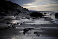 An oil slick is seen along the coast of Refugio State Beach in Goleta, California, May 20, 2015. REUTERS/Lucy Nicholson