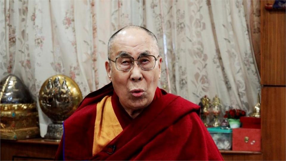 達賴喇嘛示範「九節佛風」呼吸大法
