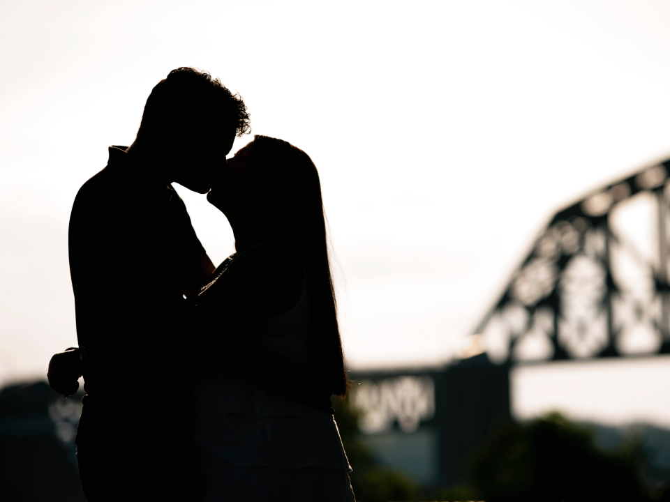 couple kissing shadow