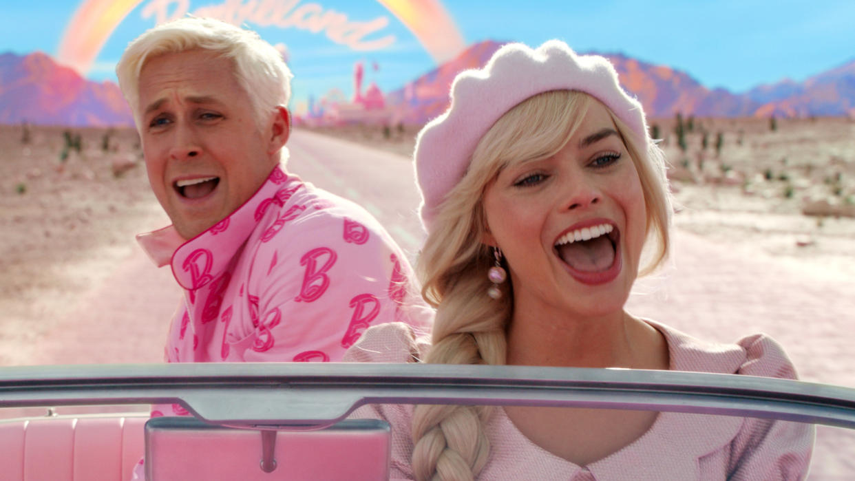  (L-r) RYAN GOSLING as Ken and MARGOT ROBBIE as Barbie in BARBIE 