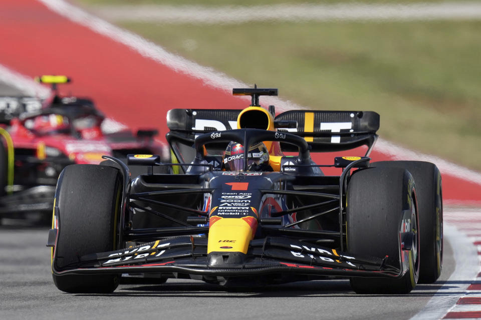 Le pilote Red Bull Max Verstappen, des Pays-Bas, conduit lors de la course automobile de Formule 1 du Grand Prix des États-Unis sur le Circuit des Amériques, le dimanche 22 octobre 2023, à Austin, Texas.  (Photo AP/Nick Didlick)