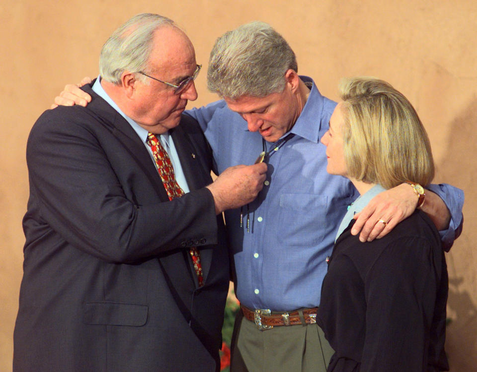 <p>Germany’s Chancellor Helmut Kohl (L) admires the western style bolo tie worn by U.S. President Bill Clinton as First Lady Hillary Clinton watches at The Fort Restaurant at the Dever Summit of the Eight, June 21, 1997. Clinton had asked the leaders to wear cowboy boots and casual wear to the dinner, however, Kohl refused and kept to the standard coat and tie. (Gary Hershorn/Reuters) </p>